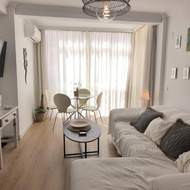 Bonito apartamento céntrico al lado del mar - Three-Bedroom Apartment - 24
