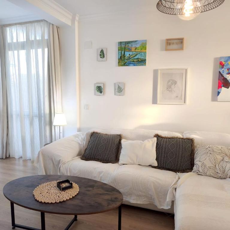 Bonito apartamento céntrico al lado del mar - Three-Bedroom Apartment - 29