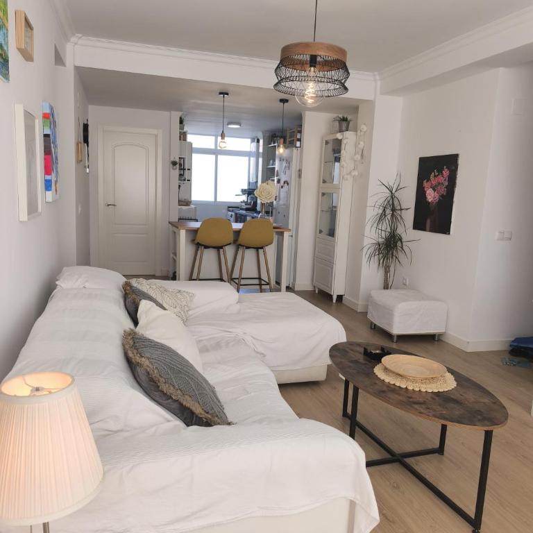 Bonito apartamento céntrico al lado del mar - Three-Bedroom Apartment - 31
