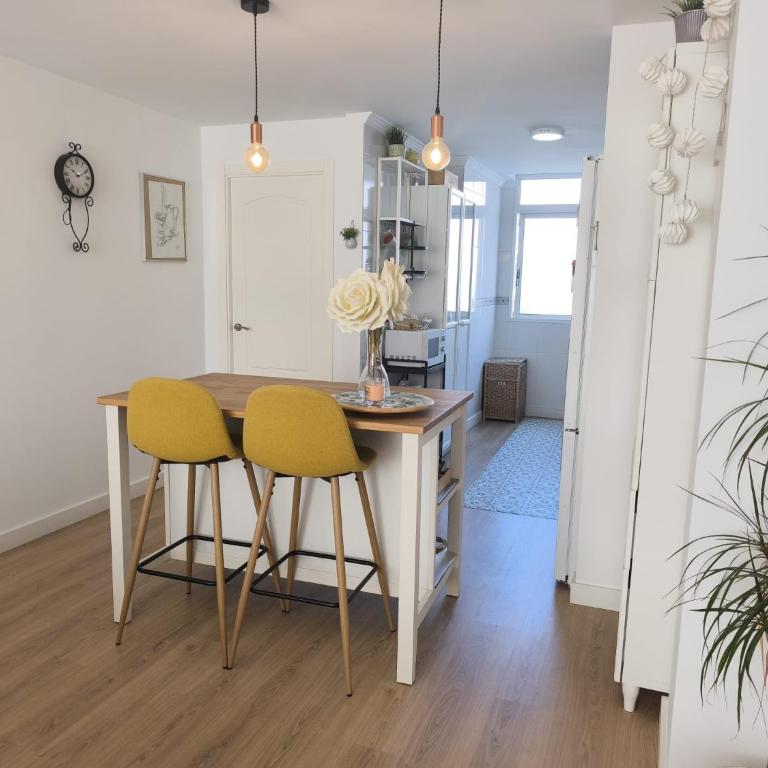 Bonito apartamento céntrico al lado del mar - Three-Bedroom Apartment - 32