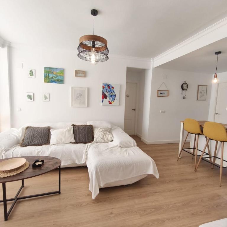 Bonito apartamento céntrico al lado del mar - Three-Bedroom Apartment - 36