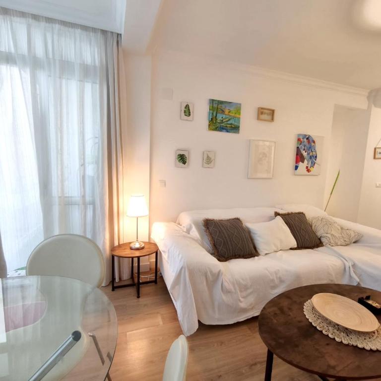 Bonito apartamento céntrico al lado del mar - Three-Bedroom Apartment - 40