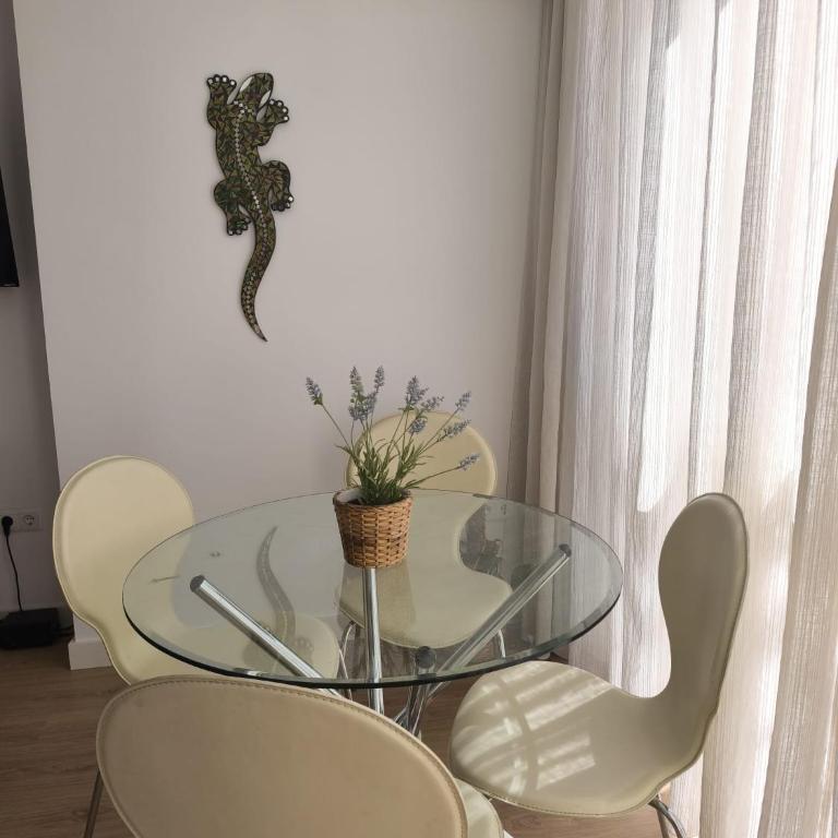 Bonito apartamento céntrico al lado del mar - Three-Bedroom Apartment - 43