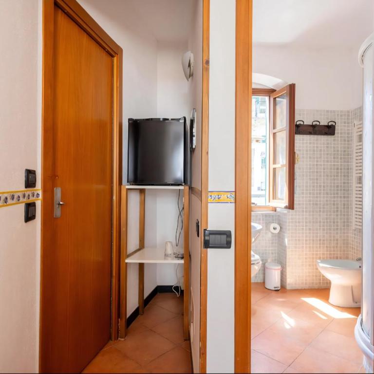 Affittacamere IVO - CAMERA 2 - Camera Matrimoniale con Bagno Privato - 5