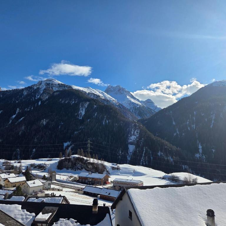Chasa Bellavista - Apartment mit 3 Schlafzimmern und Balkon - 14
