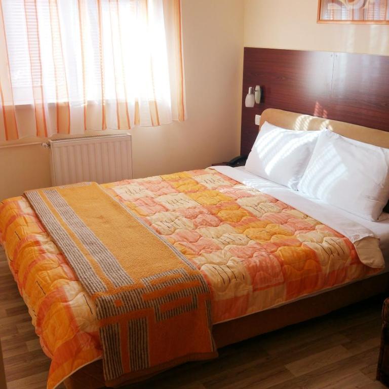 Hotel Čile - Dvokrevetna Soba sa Bračnim Krevetom - 8