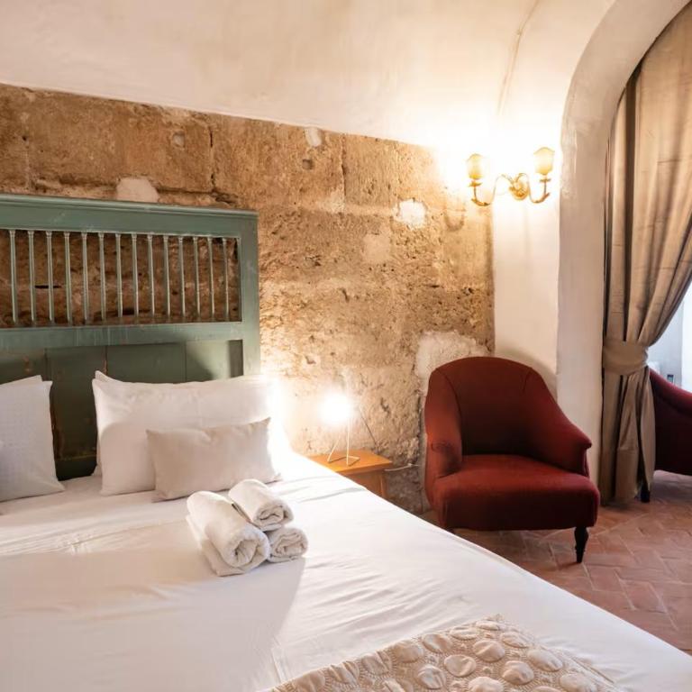 Principe di Castelnuovo Historical Suites - King Room with Garden View - 4