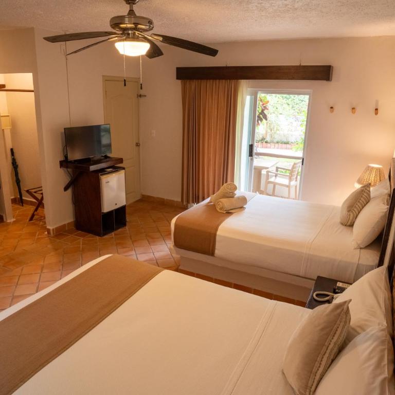 Petit Lafitte Beach Front Hotel & Bungalows - Classic Room - 2 Double Beds - 1