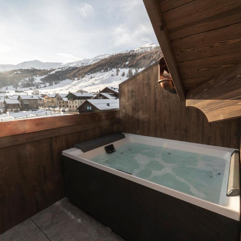 Mont Chalet Nevada - Hotel & Spa - Suite Deluxe con Vasca Idromassaggio - 14