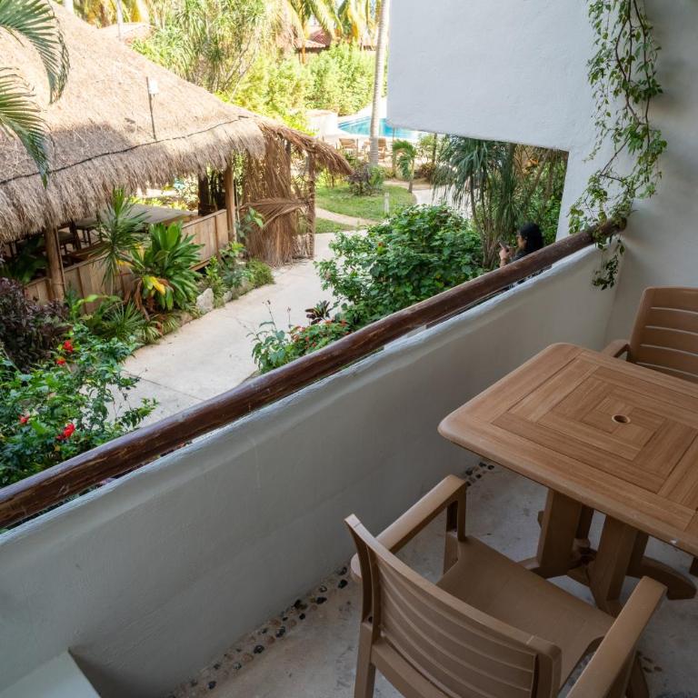 Petit Lafitte Beach Front Hotel & Bungalows - Classic Room - 2 Double Beds - 5