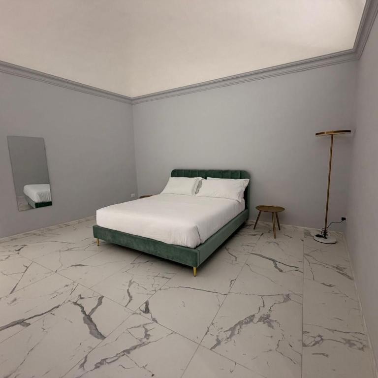 Vulcano Rooms 3 - Large Double Room - 1