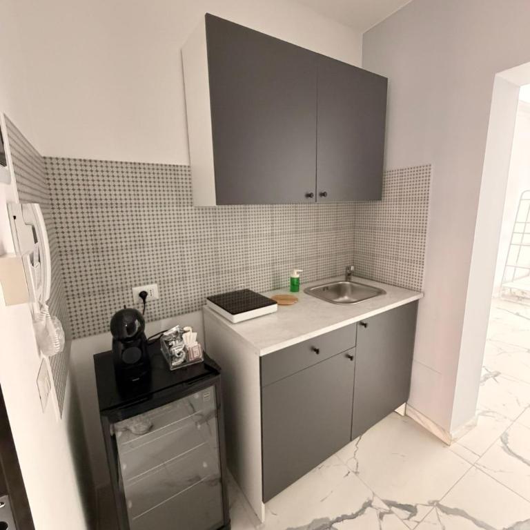 Vulcano Rooms 3 - Large Double Room - 4