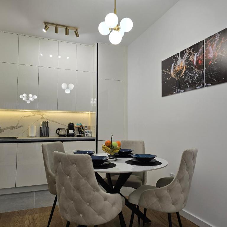Lux Apartments Maya 2 - Apartman sa 2 Spavaće Sobe i Balkonom - 1