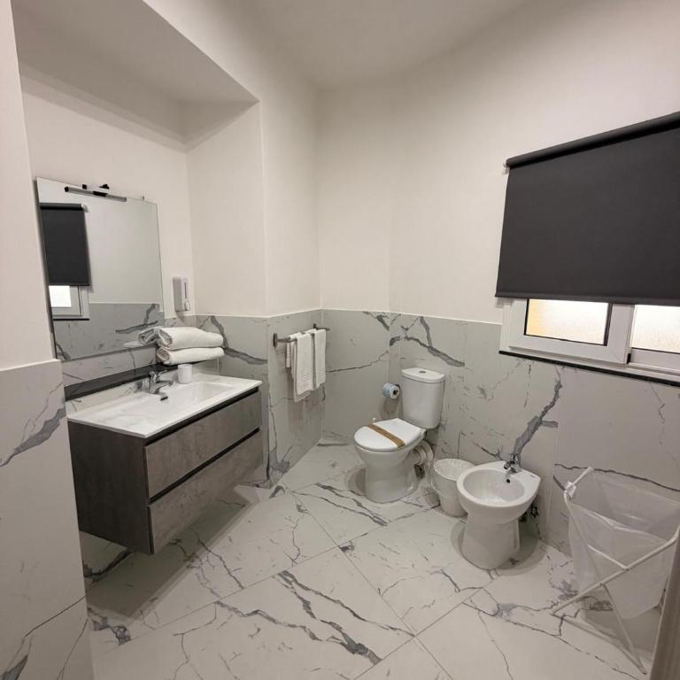 Vulcano Rooms 4 - Large Double Room - 29