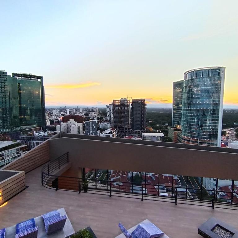 Sky Moon - Lujo de Estreno en Equipetrol - Rooftop Pool - Apartamento de 1 dormitorio - 14