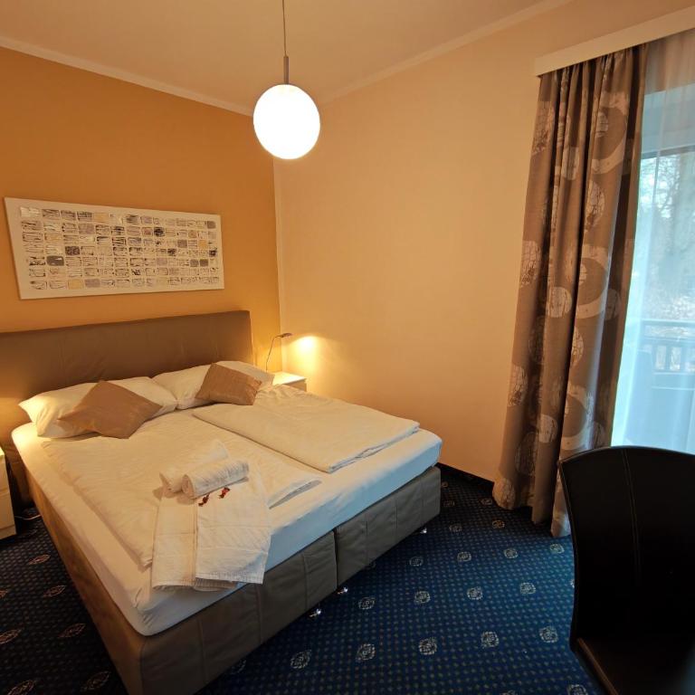 Hotel Kärntnerhof Velden - Zum Schankbaron - Doppelzimmer mit Balkon - 4