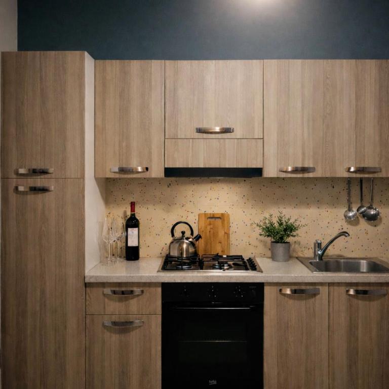 Cuore Urbano - Appartamento con 2 Camere da Letto e Balcone - 7