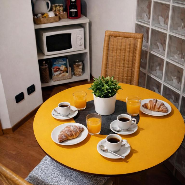 Cuore Urbano - Appartamento con 2 Camere da Letto e Balcone - 8