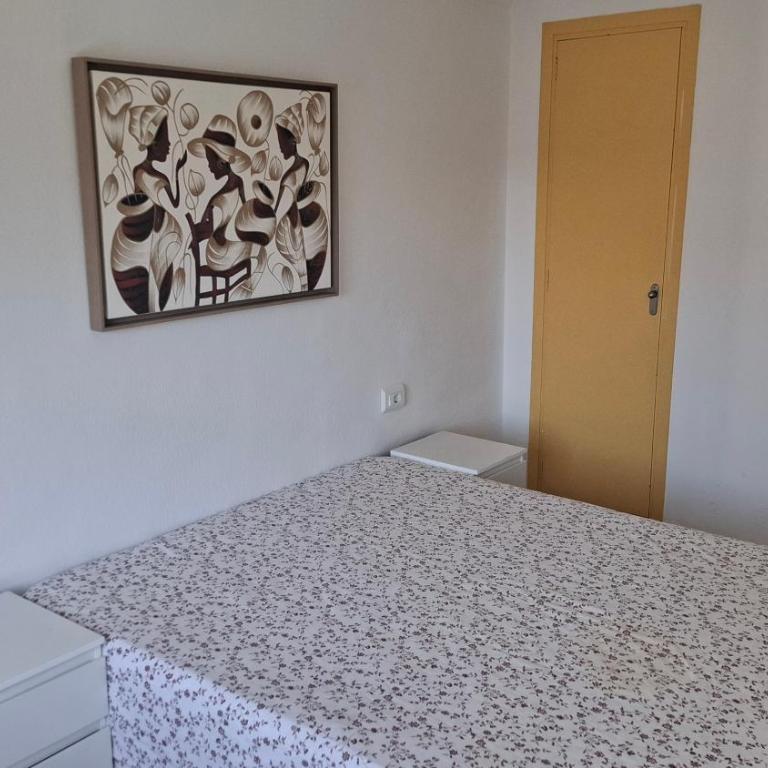 Frontal con vistas - Three-Bedroom Apartment - 12