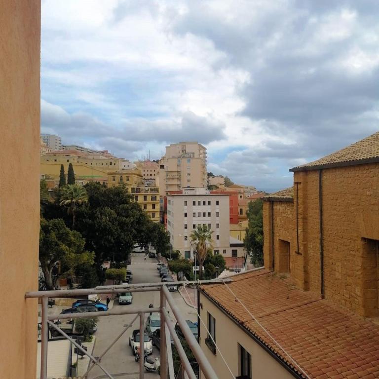 Cuore Urbano - Appartamento con 2 Camere da Letto e Balcone - 29