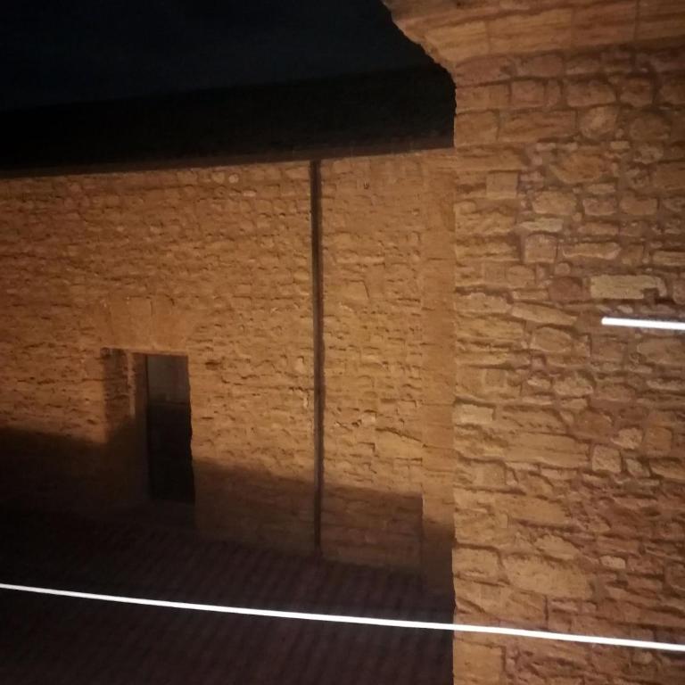 Cuore Urbano - Appartamento con 2 Camere da Letto e Balcone - 34