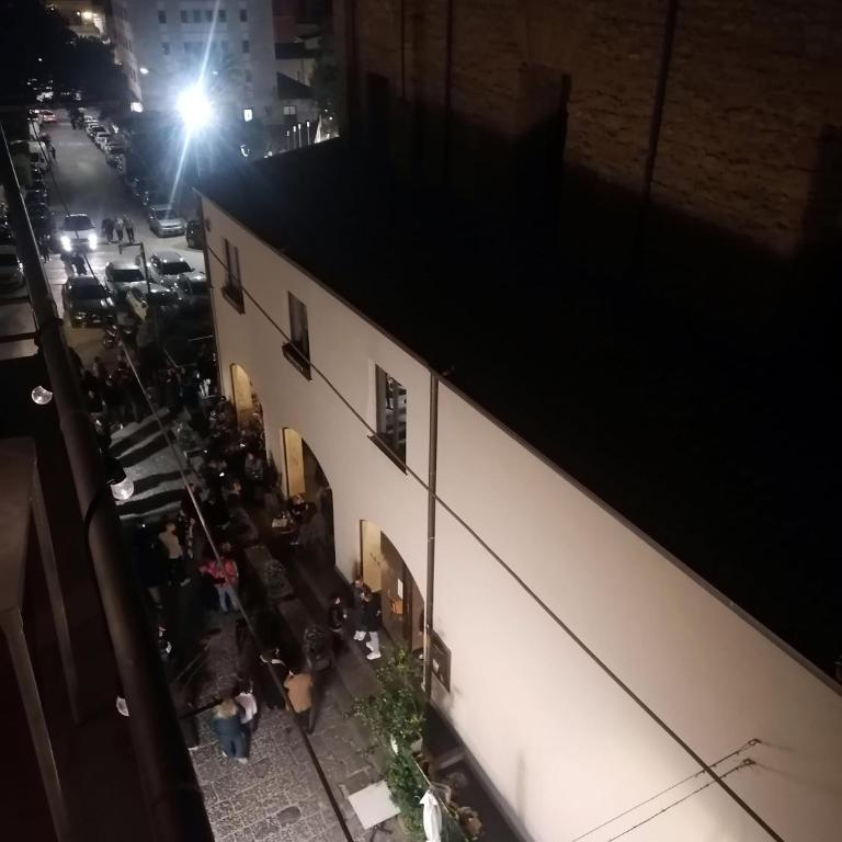 Cuore Urbano - Appartamento con 2 Camere da Letto e Balcone - 33