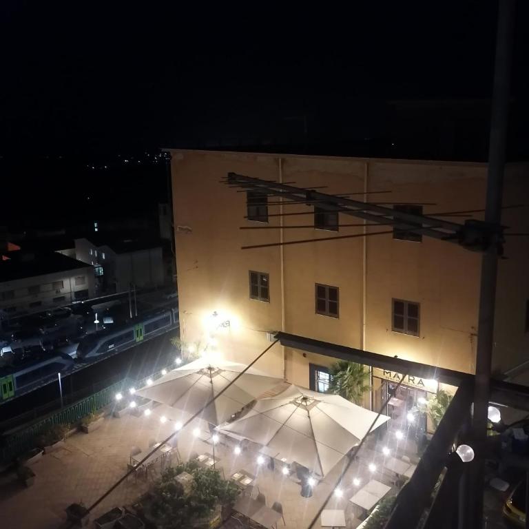 Cuore Urbano - Appartamento con 2 Camere da Letto e Balcone - 35