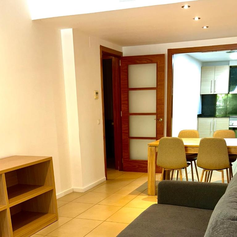 Born to Chill Central Stay with Pool, Parking & Balcony - Apartamento de 2 dormitorios - 2