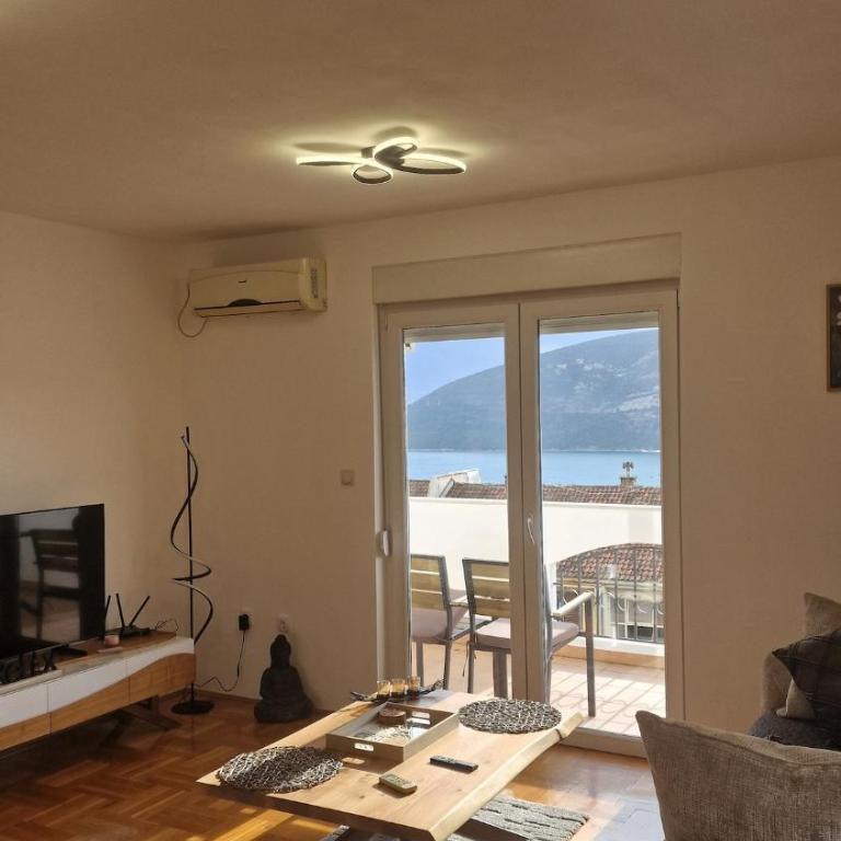Mathilda's Apartment - Two-Bedroom Apartment with Balcony and Sea View - 13