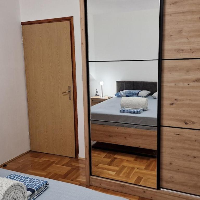 Mathilda's Apartment - Two-Bedroom Apartment with Balcony and Sea View - 16