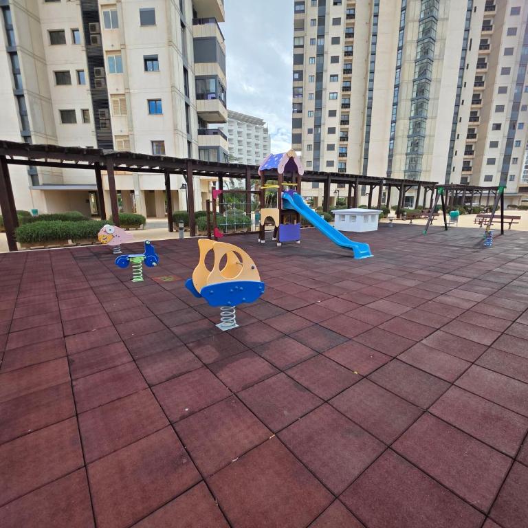 Piso a estrenar con vistas al mar en Playa Levante - Piscinas, parking y confort total - Two-Bedroom Apartment - 75
