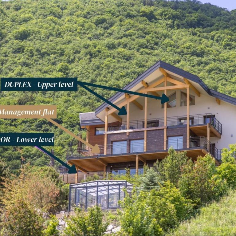 NEW! Villa l'or bleu -DUPLEX & MAINFLOOR- by Les éclectiques - DUPLEX Apartment - Panoramic Terrasse with Lake View & Spa - Upper Floor - 11