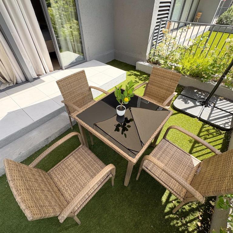 Pequeño oasis con terraza privada - One-Bedroom Apartment - 30