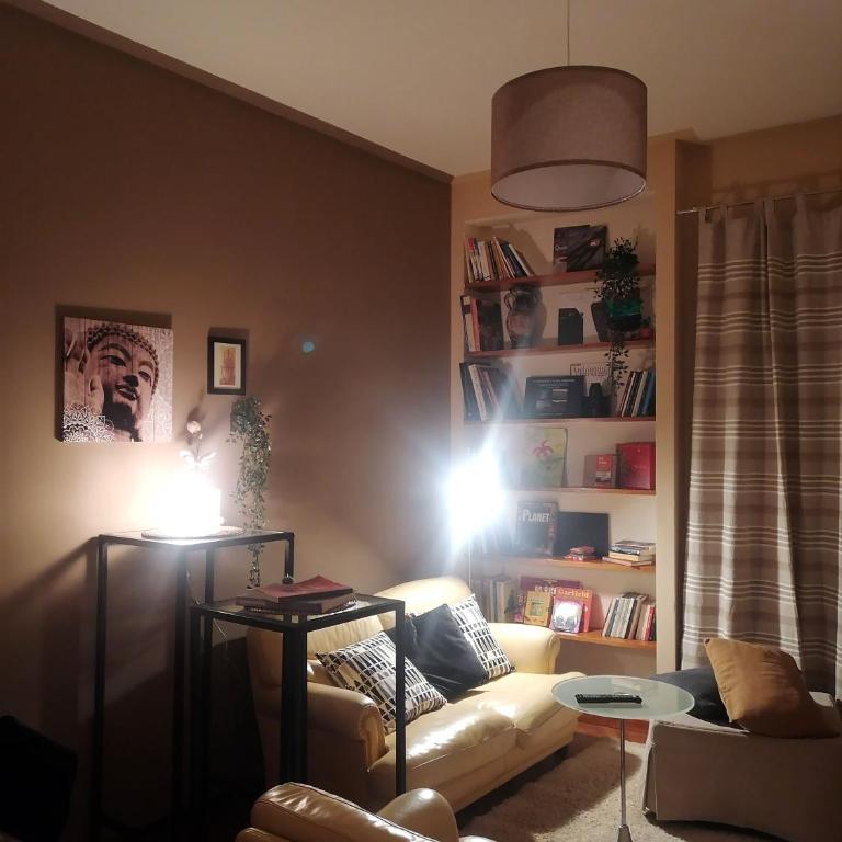 Cuore Urbano - Appartamento con 2 Camere da Letto e Balcone - 2