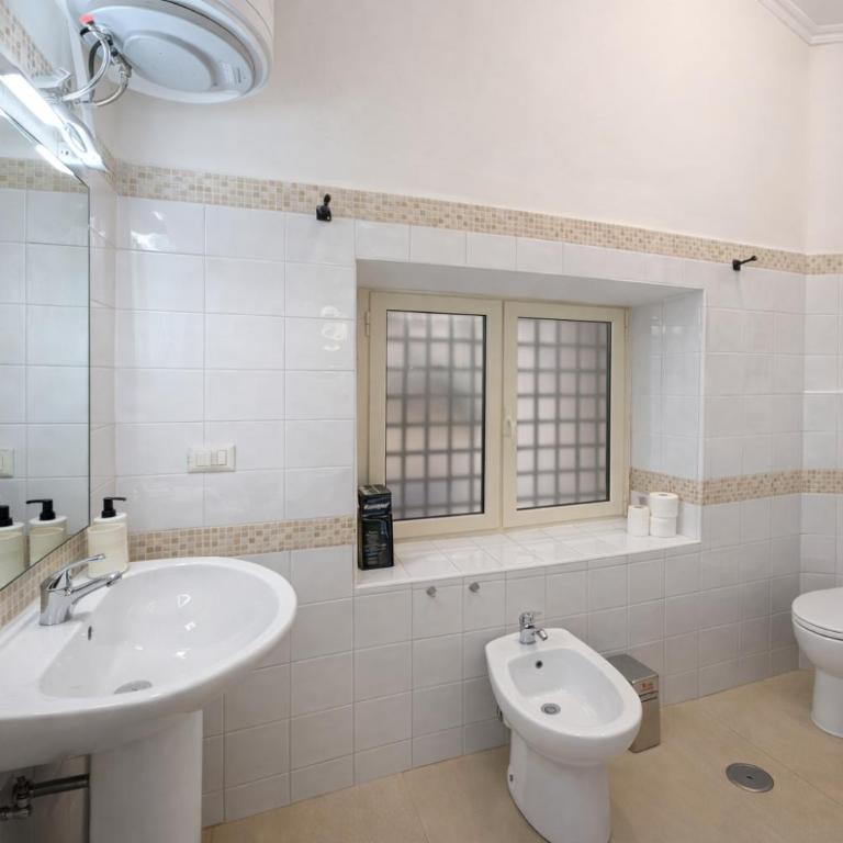 Colosseo Apartment 1 min Metro Vittorio Emanuele - Appartamento con 1 Camera da Letto - 5