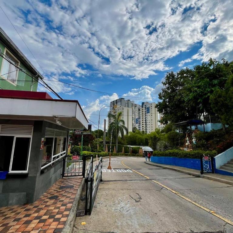 Casa Amplia de 3 Pisos - 3 Habitaciones - Zona Verde de Bucaramanga - Three-Bedroom Apartment - 31