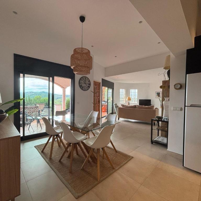 Maison familiale privée- piscine et vue inspirante - Villa - 12