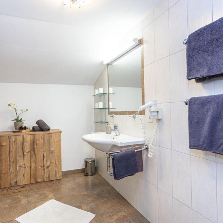 Neuhof Appartements - Apartment mit 3 Schlafzimmern und Balkon - 7