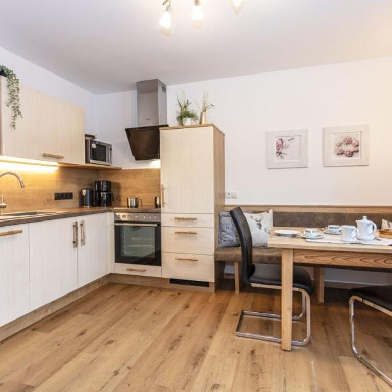 Neuhof Appartements - Apartment mit 3 Schlafzimmern und Balkon - 4