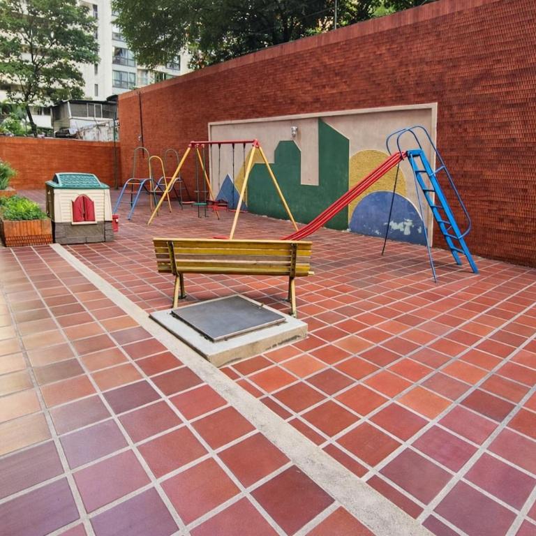 Confort & Ubicación Hermoso Apt en El Rosal, CCS - Two-Bedroom Family Apartment - 16