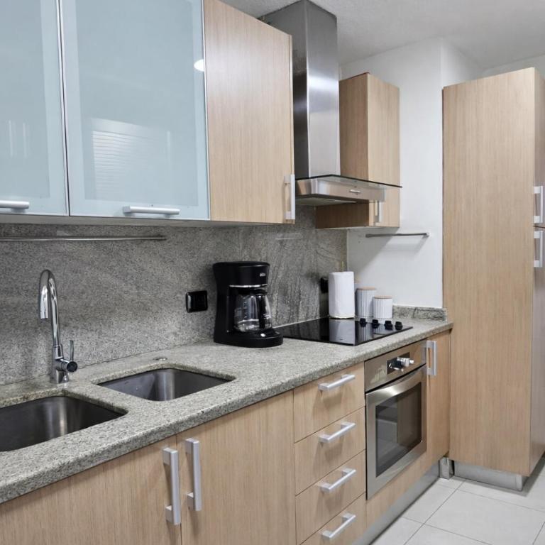 Confort & Ubicación Hermoso Apt en El Rosal, CCS - Two-Bedroom Family Apartment - 18