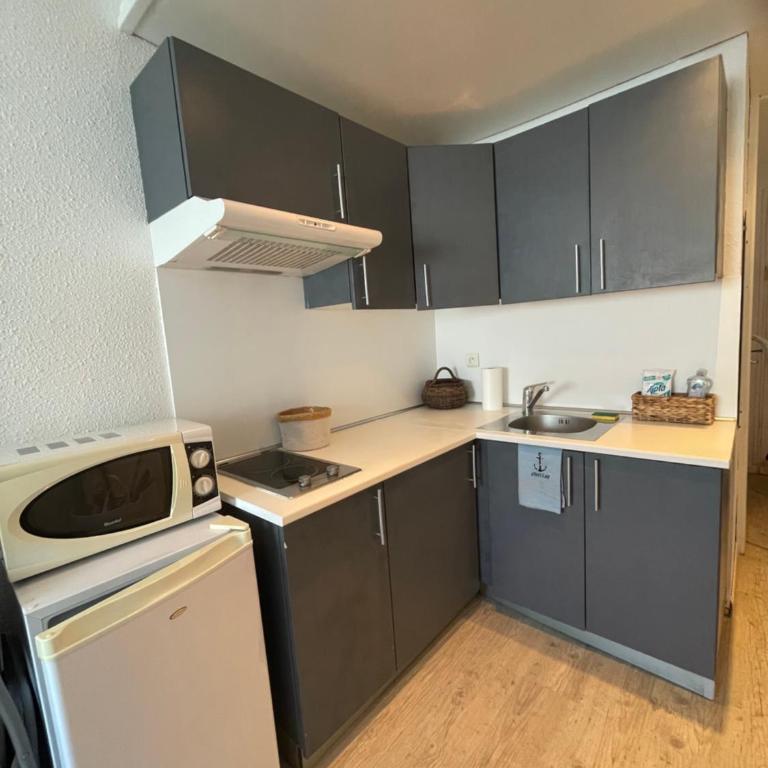 Studio cosy avec piscine et parking à Gruissan - Apartamento de 1 dormitorio - 7