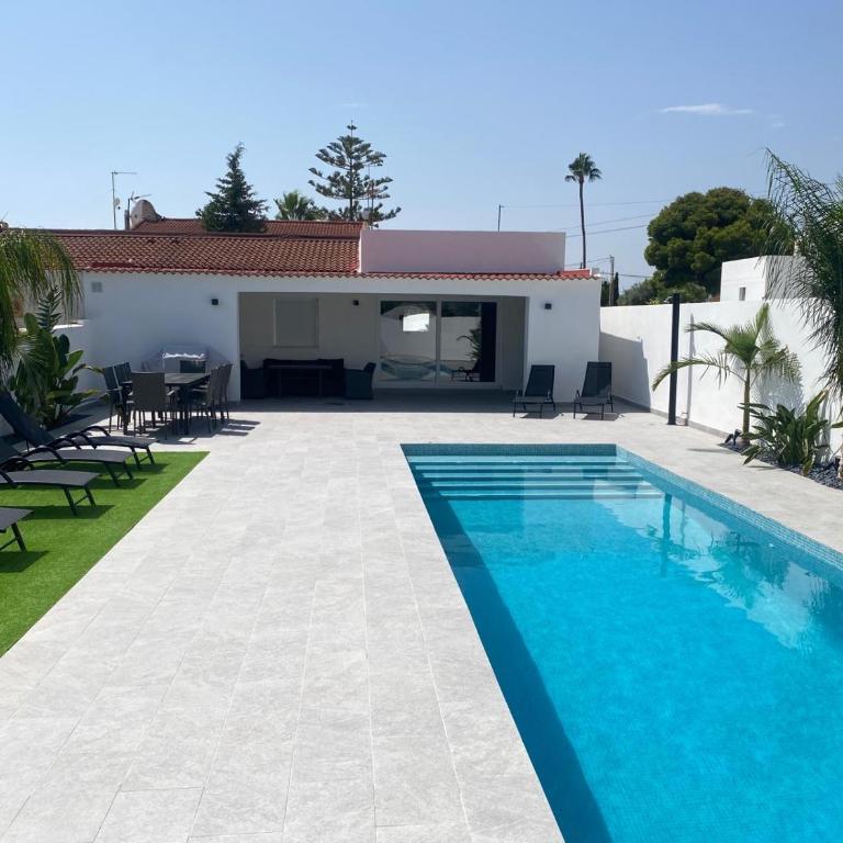 Villa Blanca Azul - Private Pool and Garden, Terrace with Sea Views - Villa - 2