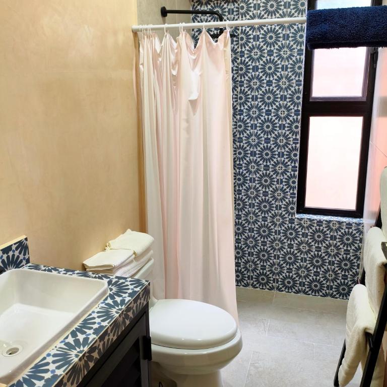 Villa Lara Palacios, tu oasis en Mérida - Family Room with Private Bathroom - 13