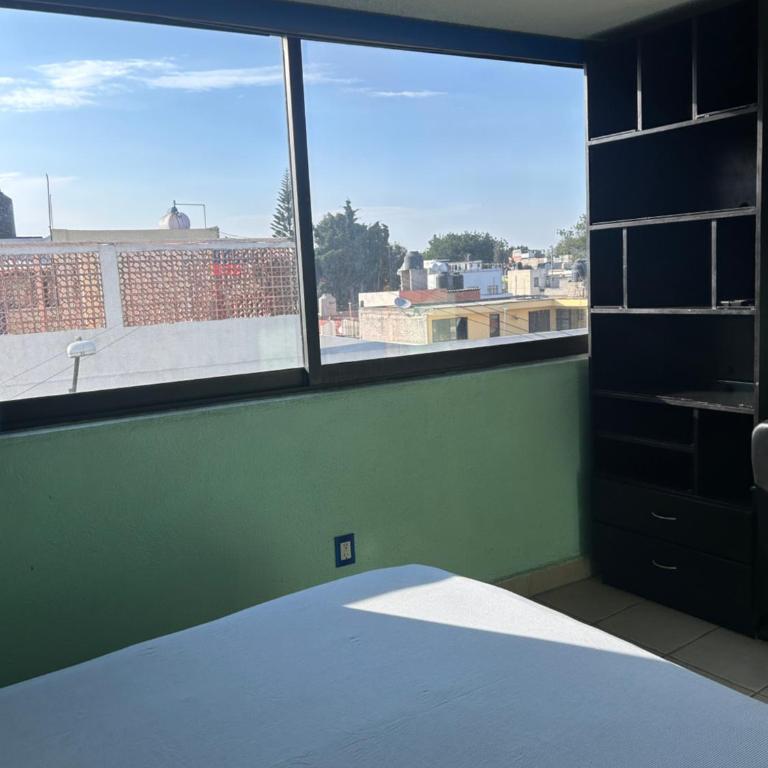 Habitacion uno - Single Room with Shared Bathroom - 1