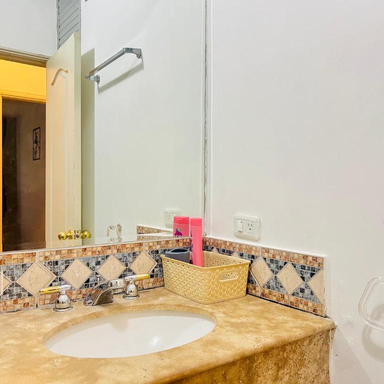 Dpto Familiar 3H-2B en Av 6 de Diciembre - Three-Bedroom Apartment - 27