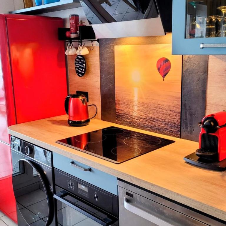 MOM' Blue Paradise Front De Mer 3 étoiles 61 m2 CAP'Diem 3 Clim - Idéal pr un Séjour de 15j ou plus ! Wifi, lit 160 - 4è Ascenseur, Parking, Piscine, Pétanque, Ping-pong - Pistes cyclables - Golf & Tennis à 10 mn - Apartment with Sea View - 17