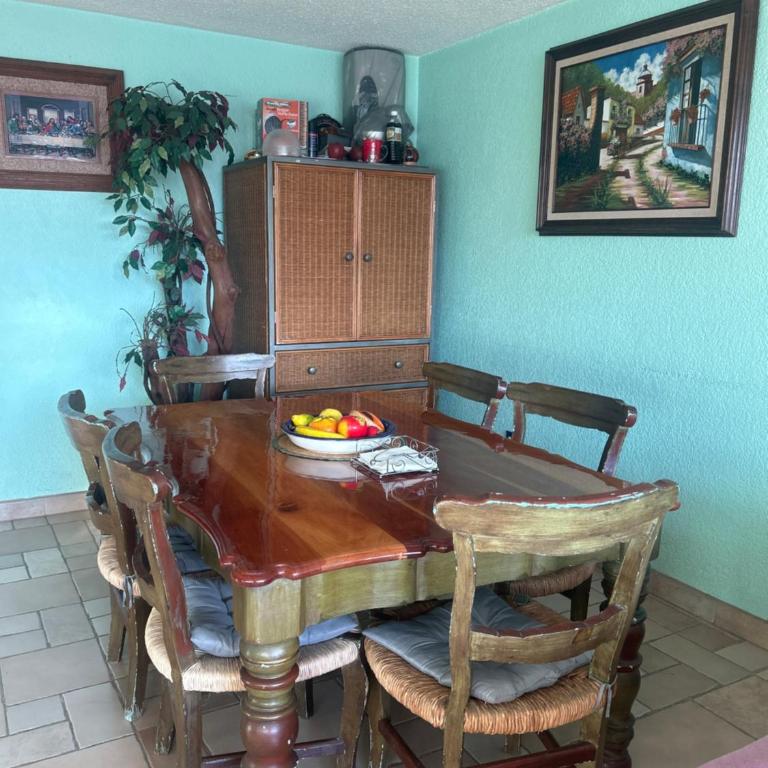 Habitacion uno - Single Room with Shared Bathroom - 4