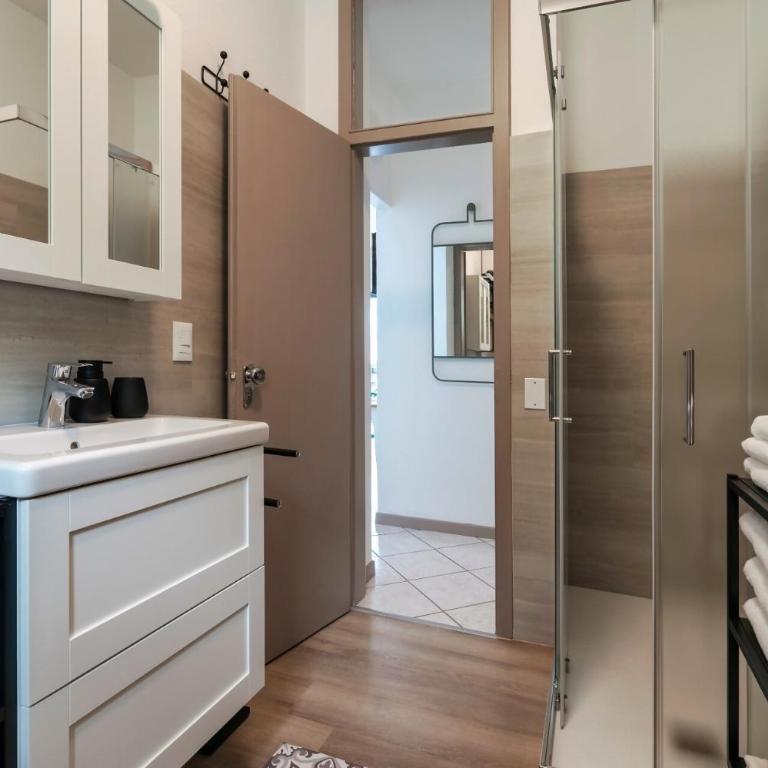 Riva Apt · Vista Lago - Finestra sul Lago - Appartamento con 2 Camere da Letto - 16