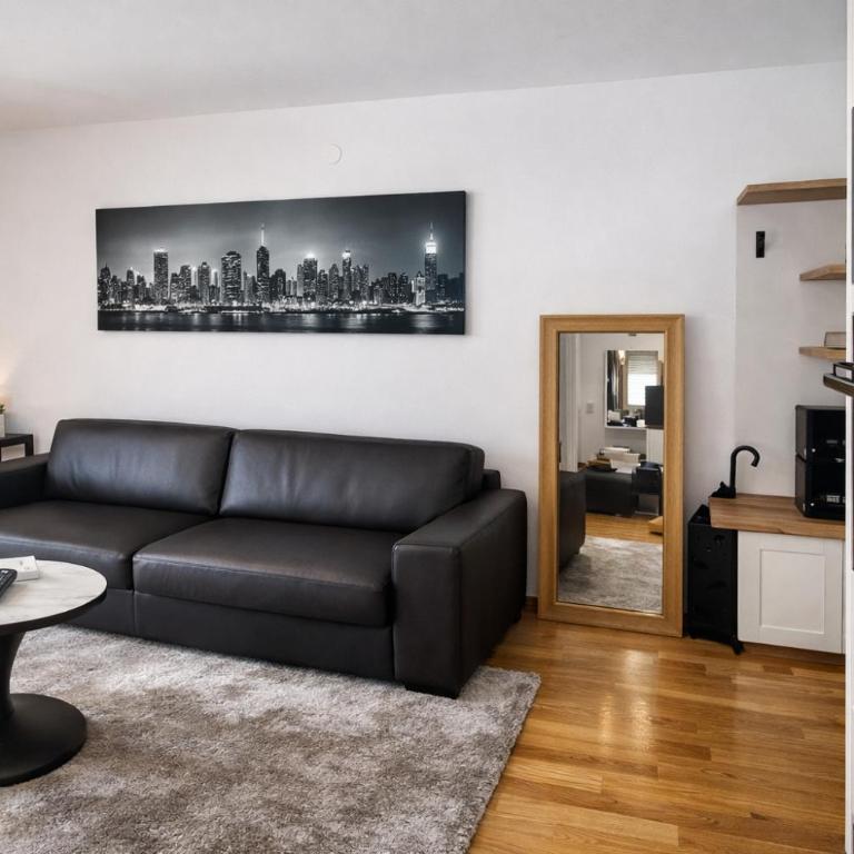 Luxury Apartment-Aurora 33 Free Parking City Center - One-Bedroom Apartment - 4